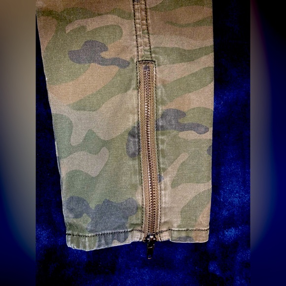 PACSUN | Green Camouflage | Cargo Pants | Skinny | With zippers - Picture 6 of 6